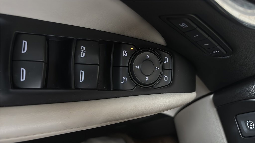 Used 2023 Buick Enclave Avenir image 16