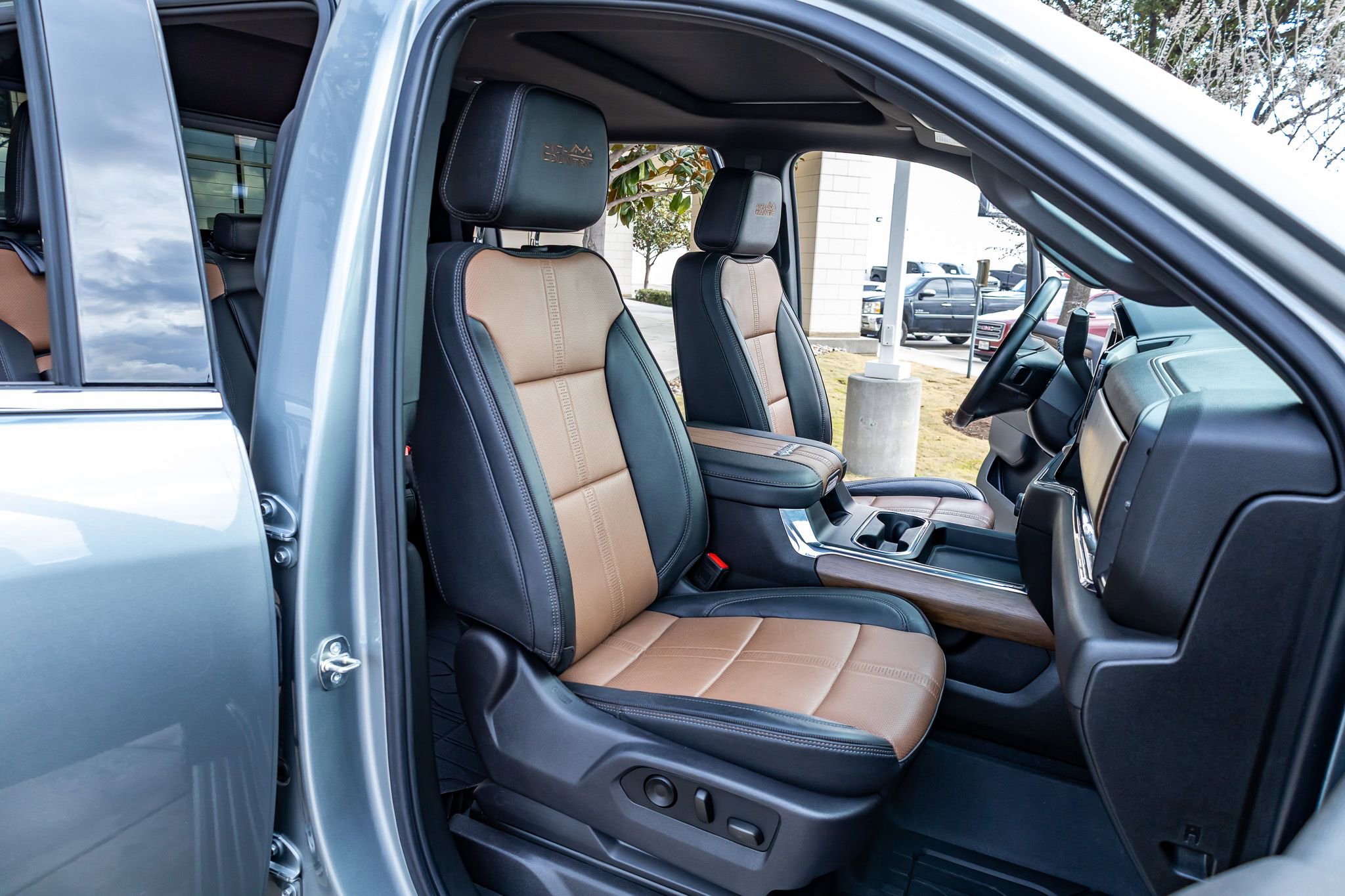 Used 2024 Chevrolet Silverado 3500 High Country w/ High Country Premium Package image 30