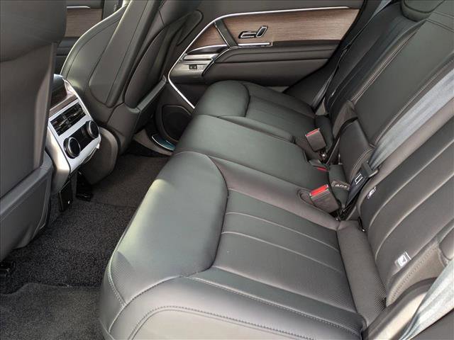 New 2025 Land Rover Range Rover SE image 17