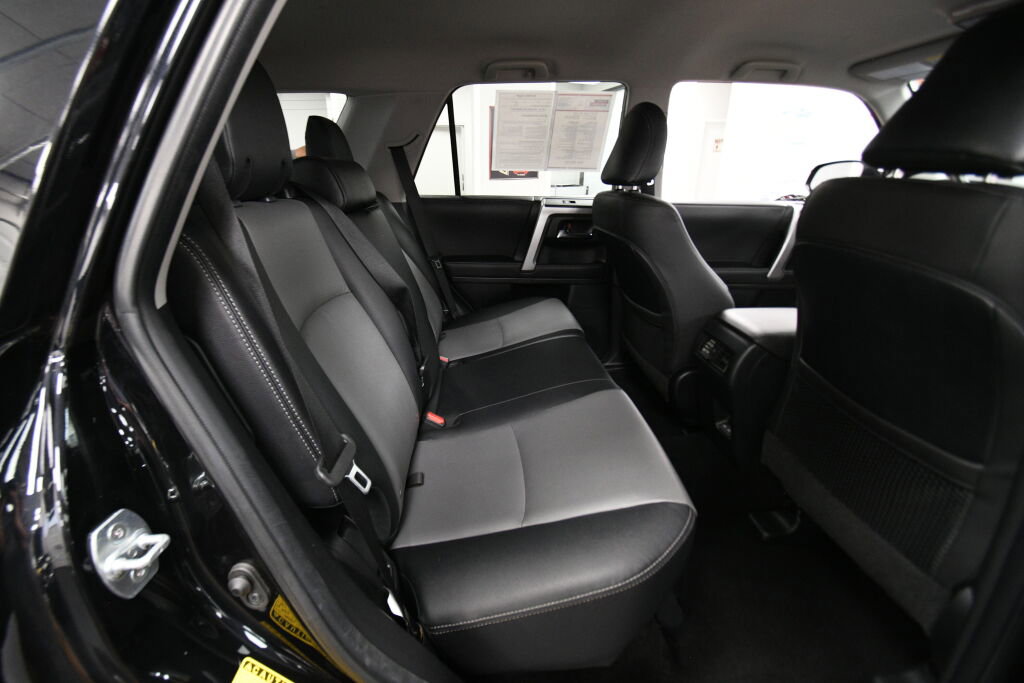 Certified 2024 Toyota 4Runner SR5 Premium image 31