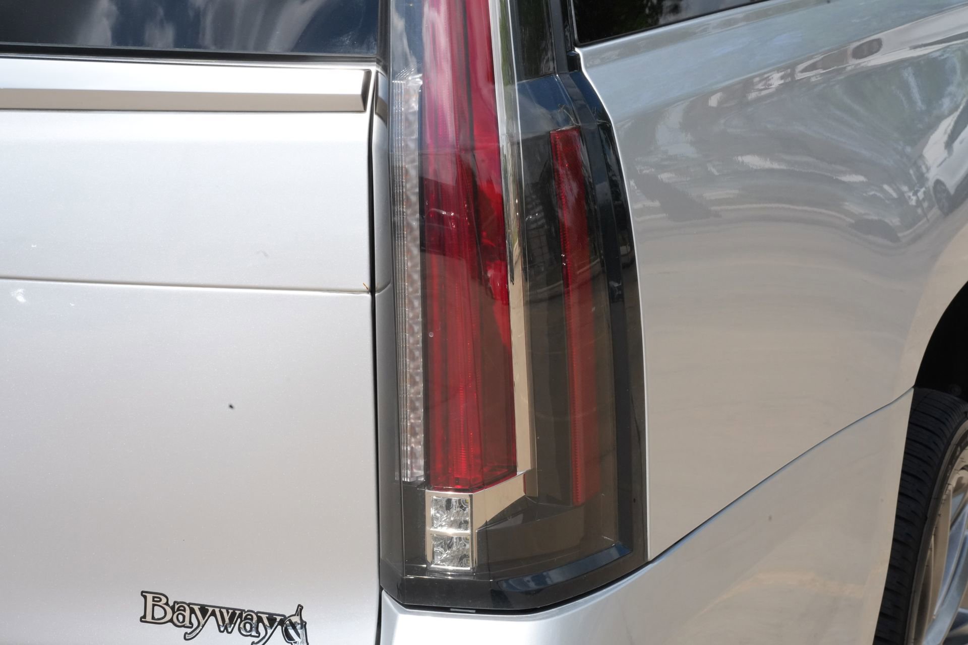 Used 2018 Cadillac Escalade ESV Luxury image 23