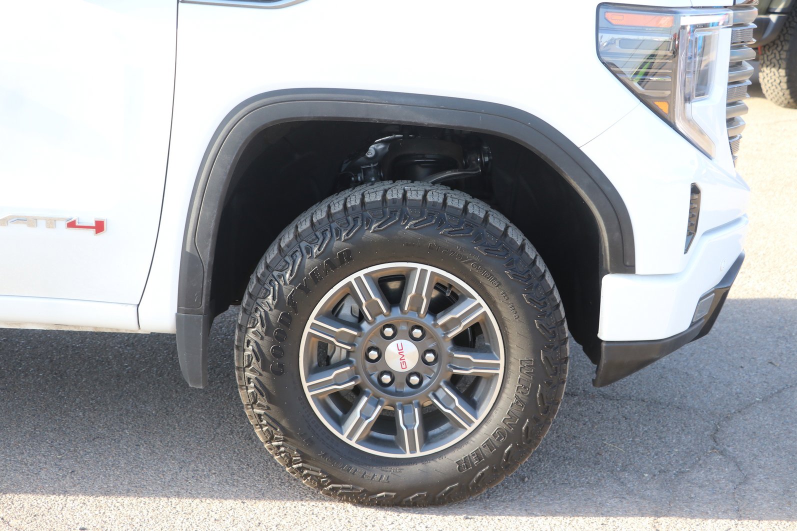 Used 2025 GMC Sierra 1500 AT4 image 9