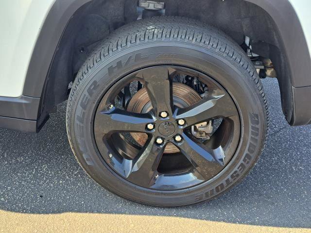 Used 2022 Jeep Grand Cherokee Altitude image 27