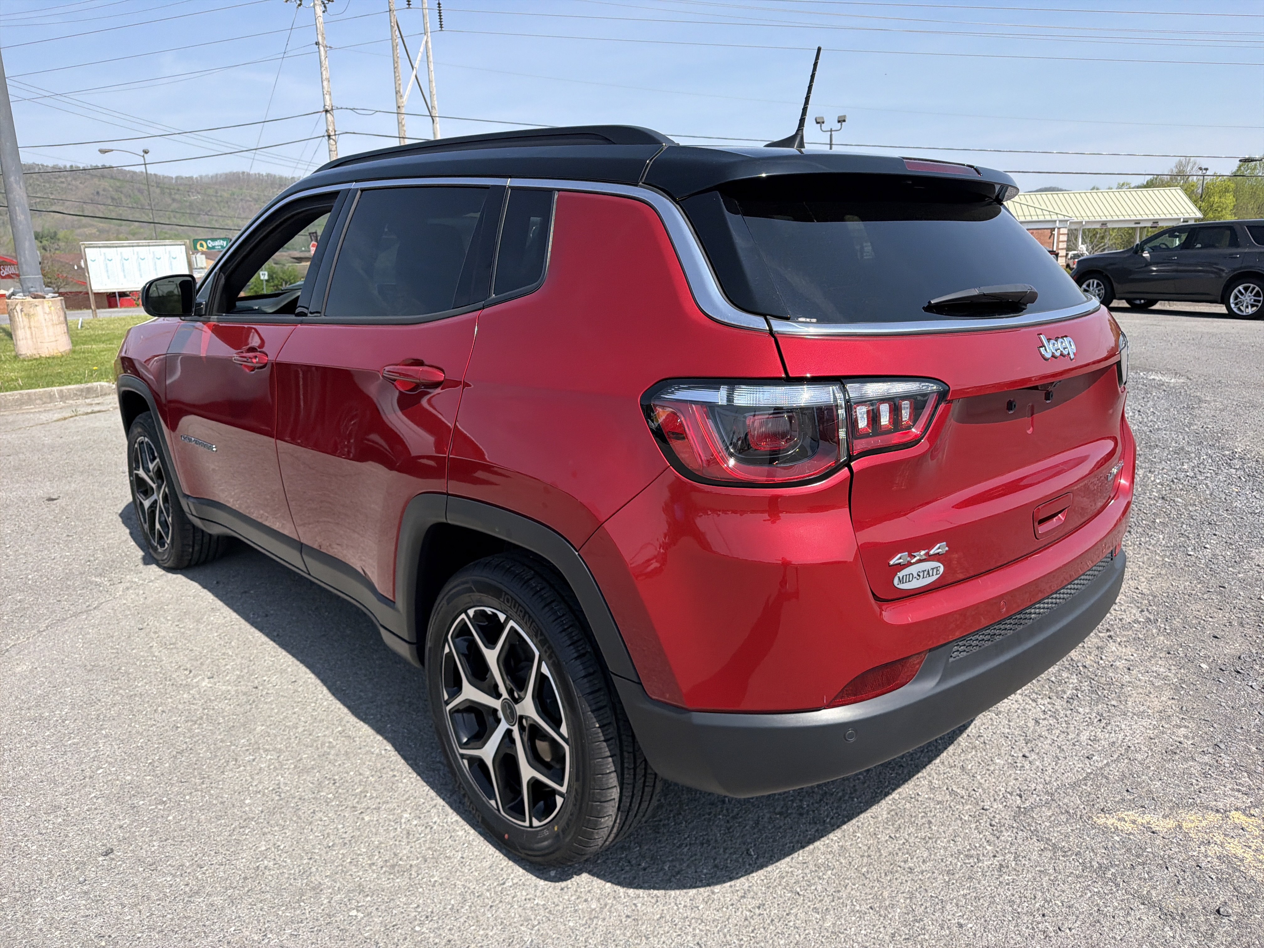 Used 2025 Jeep Compass Limited AWD/4WD image 8