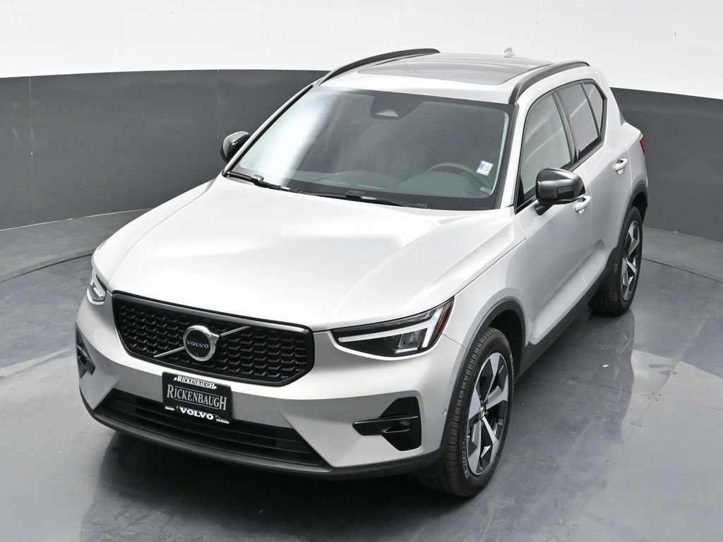Used 2024 Volvo XC40 B5 Plus image 18