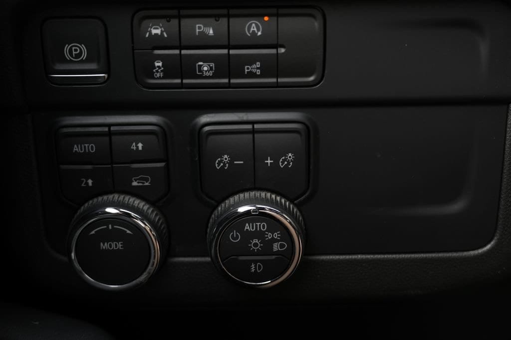 Used 2025 Chevrolet Suburban Premier AWD/4WD image 57