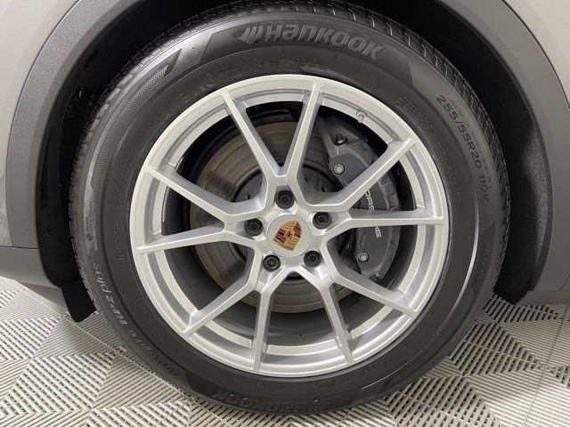 Used 2025 Porsche Cayenne image 16