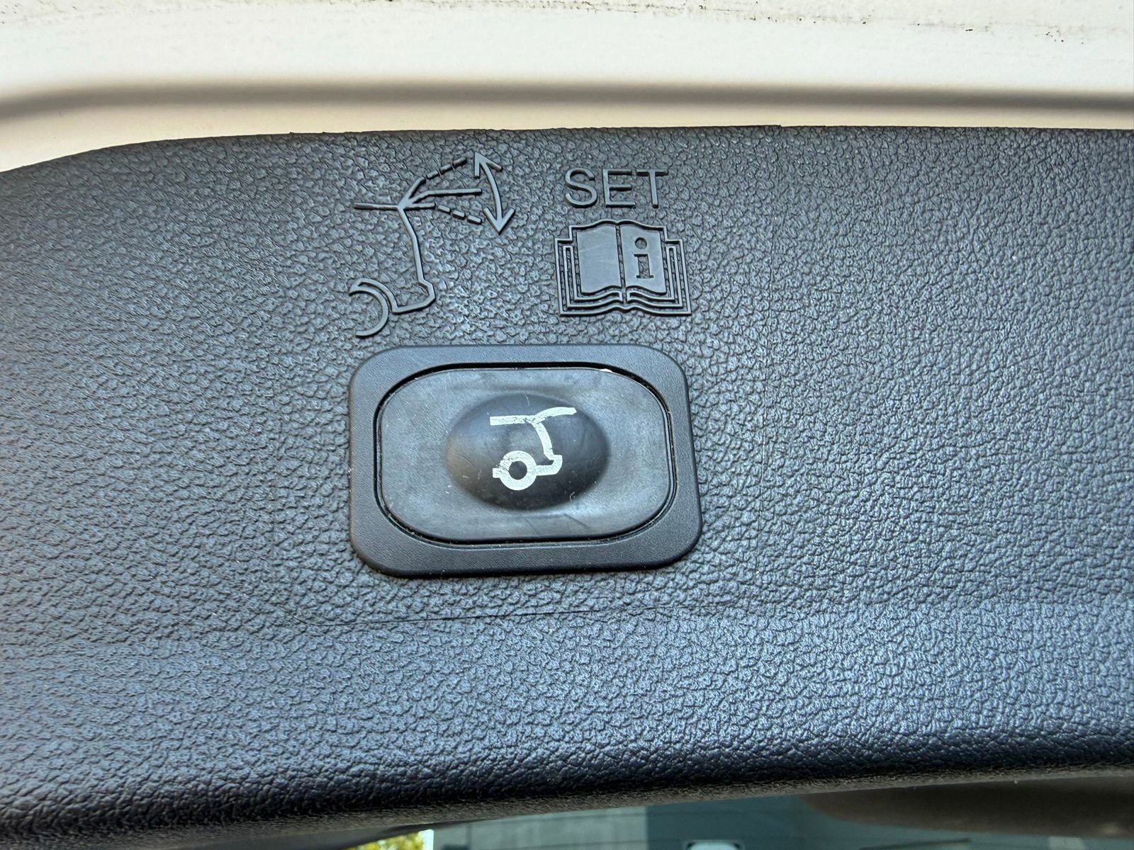 Used 2019 Ford Escape SEL image 38