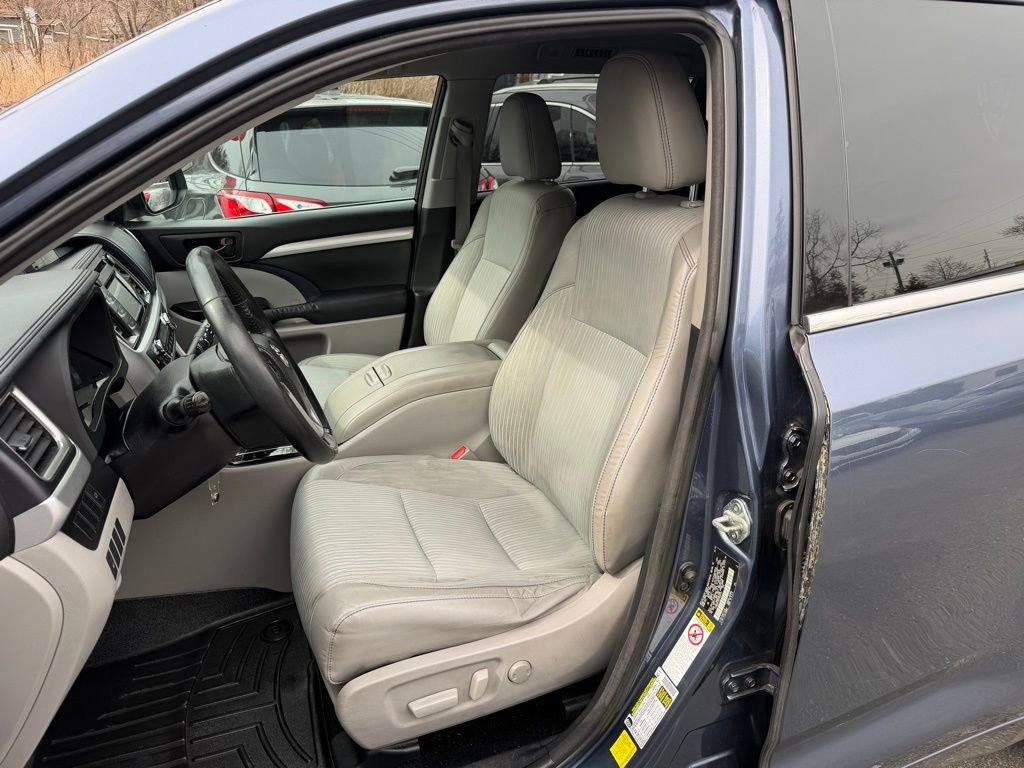 Used 2014 Toyota Highlander Plus image 17