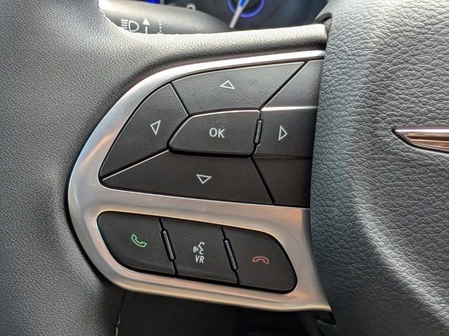 New 2026 Chrysler Pacifica Select FWD image 24