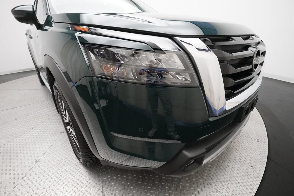 Used 2025 Nissan Pathfinder Platinum AWD/4WD image 24