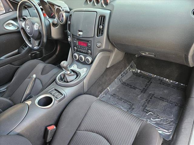 Used 2016 Nissan 370Z Coupe RWD image 22