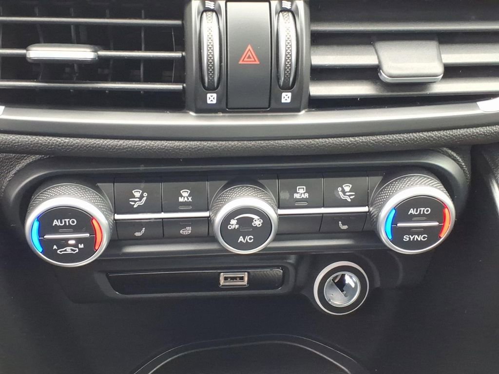 Used 2024 Alfa Romeo Giulia Veloce image 8