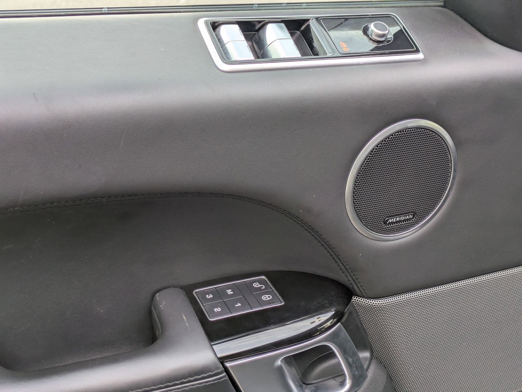 Used 2019 Land Rover Range Rover Sport HST image 12