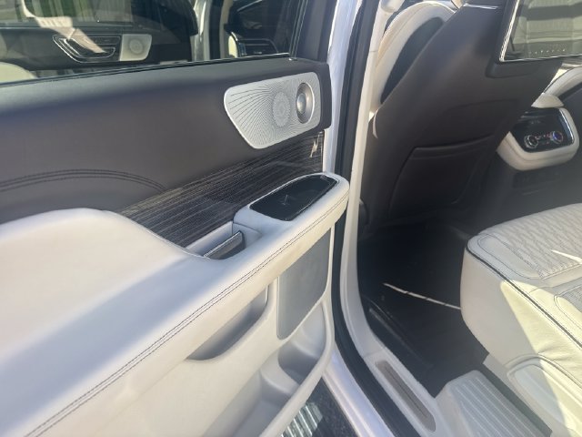 Used 2018 Lincoln Navigator Black Label w/ Cargo Package AWD/4WD image 37