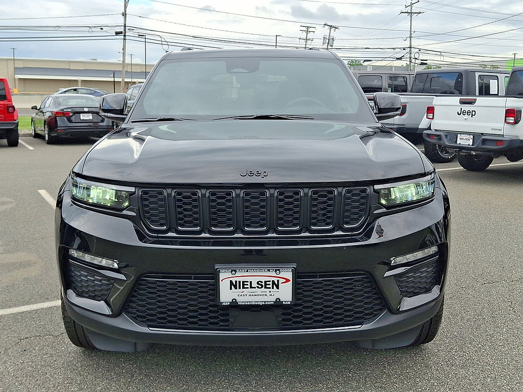 Used 2025 Jeep Grand Cherokee Limited w/ Black Appearance Package AWD/4WD image 35