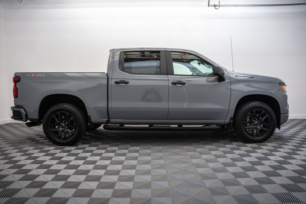Used 2025 Chevrolet Silverado 1500 Custom w/ Turbomax Blackout Package AWD/4WD image 4