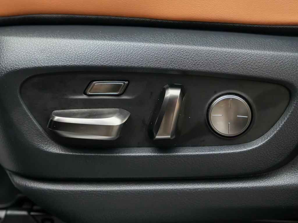 Used 2025 Lexus LX 700h Luxury w/ Appearance Package AWD/4WD image 25