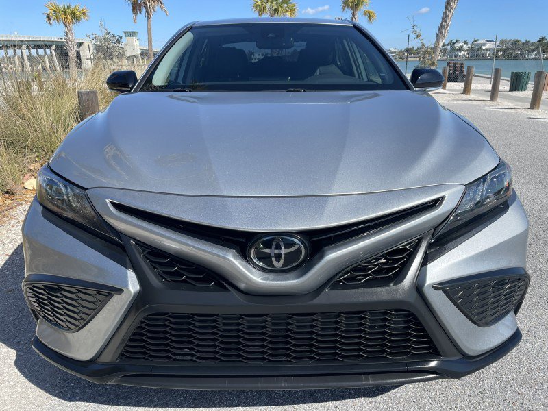 Used 2022 Toyota Camry SE w/ Convenience Package FWD image 4