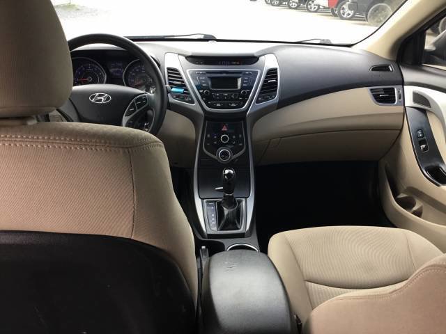 Used 2016 Hyundai Elantra SE image 12