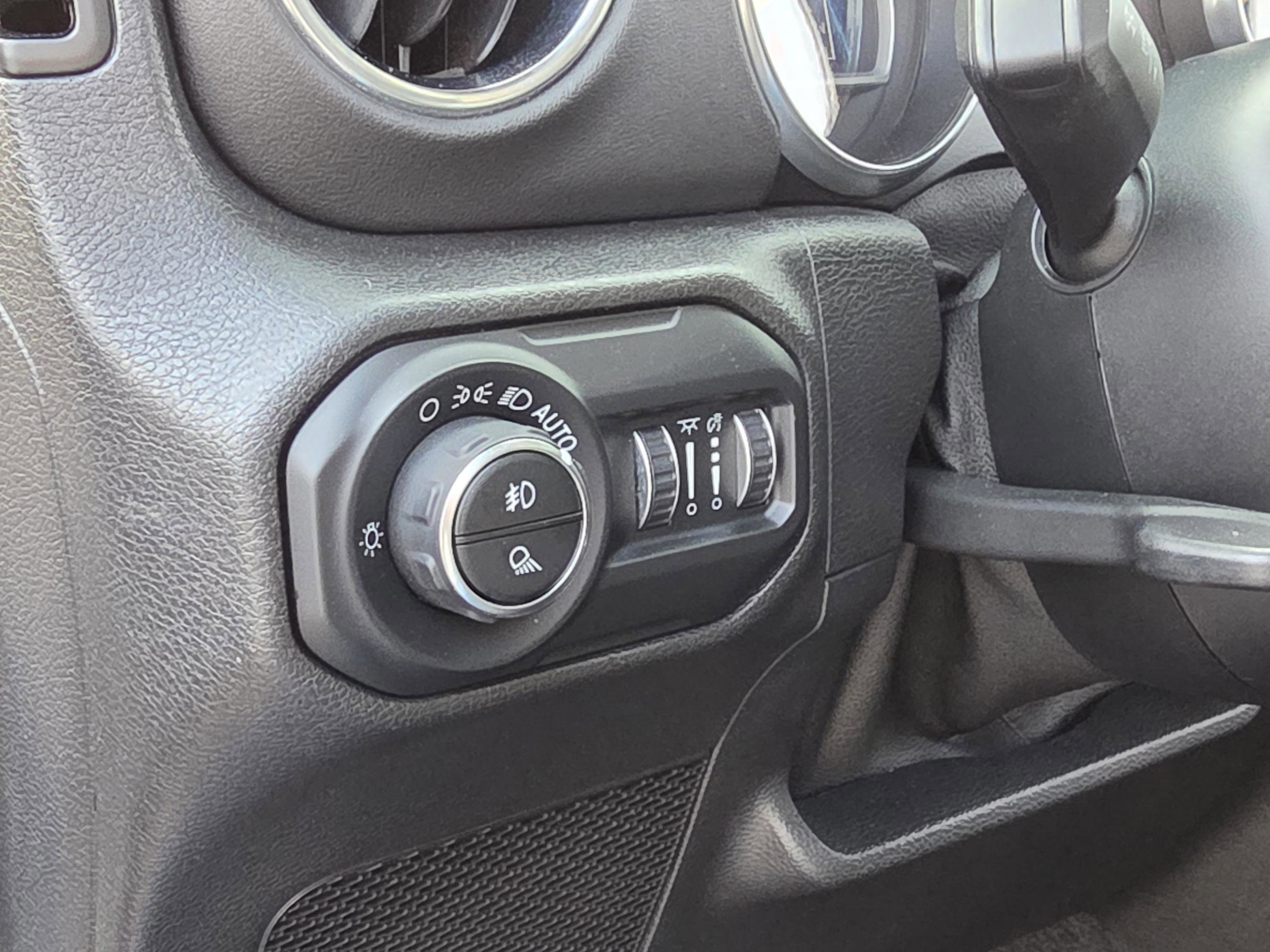 Used 2020 Jeep Gladiator Overland image 16