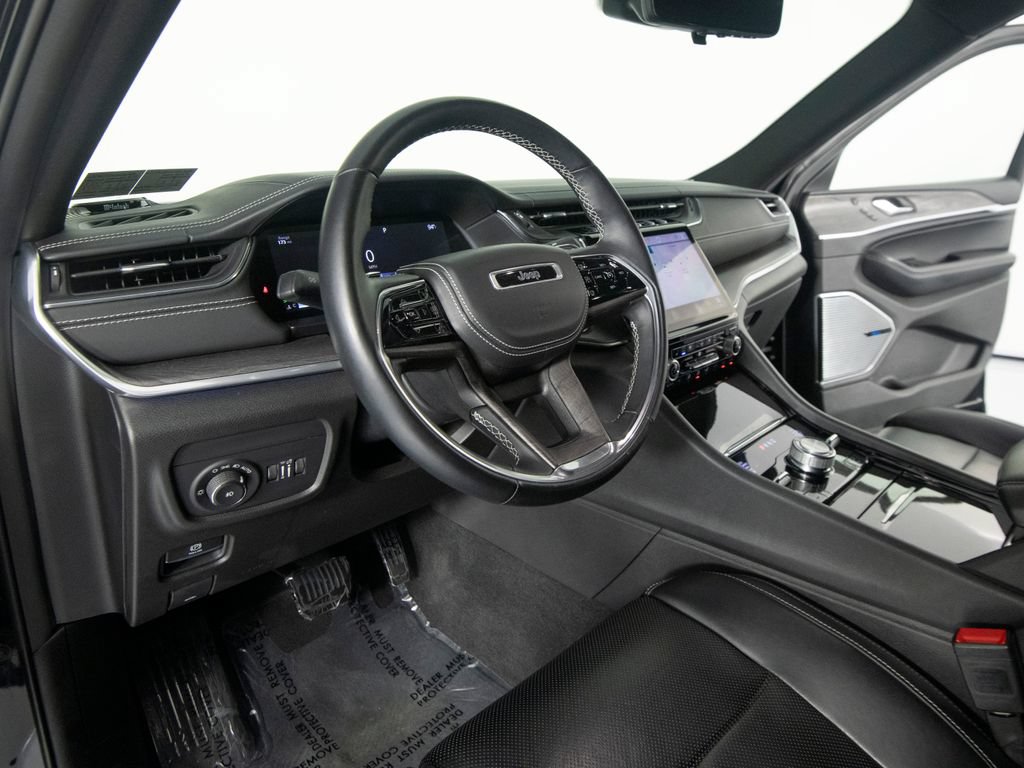 Used 2022 Jeep Grand Cherokee L Overland w/ Luxury Tech Group IV AWD/4WD image 18