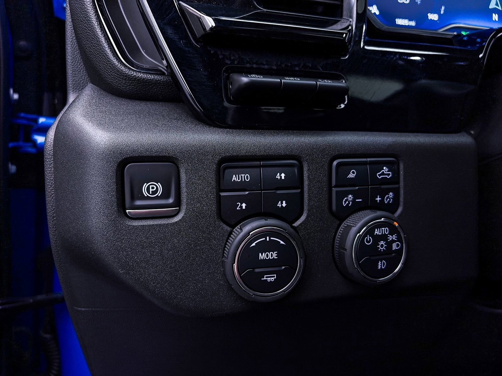 Used 2025 Chevrolet Silverado 1500 ZR2 w/ Technology Package image 6