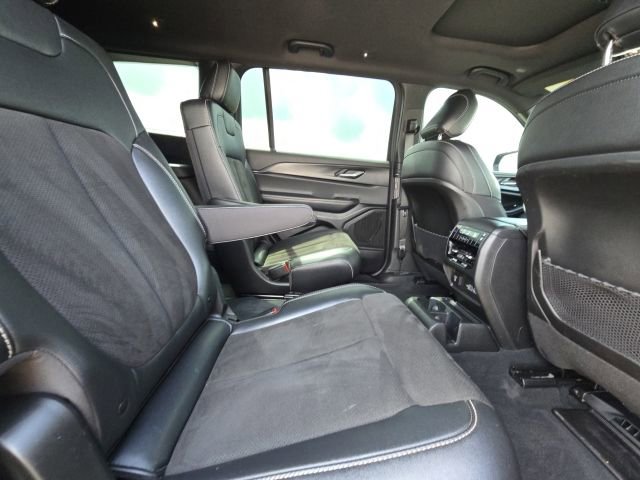 Used 2025 Jeep Grand Cherokee L Altitude RWD image 14