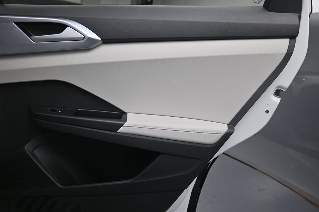 New 2026 Volkswagen Taos SE FWD image 26