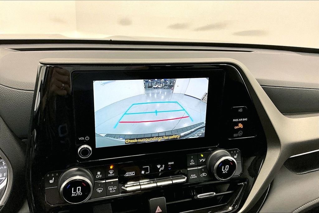 Used 2024 Toyota Highlander XLE image 30