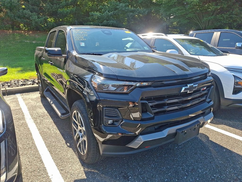Used 2024 Chevrolet Colorado Z71 AWD/4WD image 3