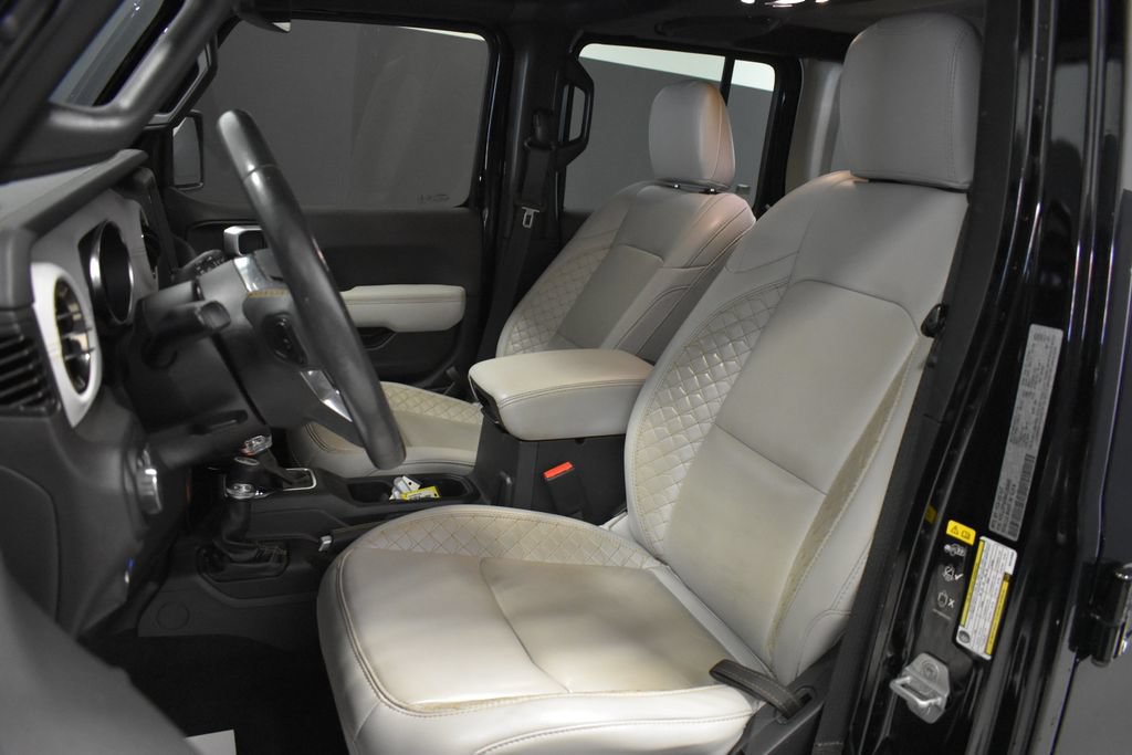 Used 2022 Jeep Wrangler Unlimited Sahara AWD/4WD image 5