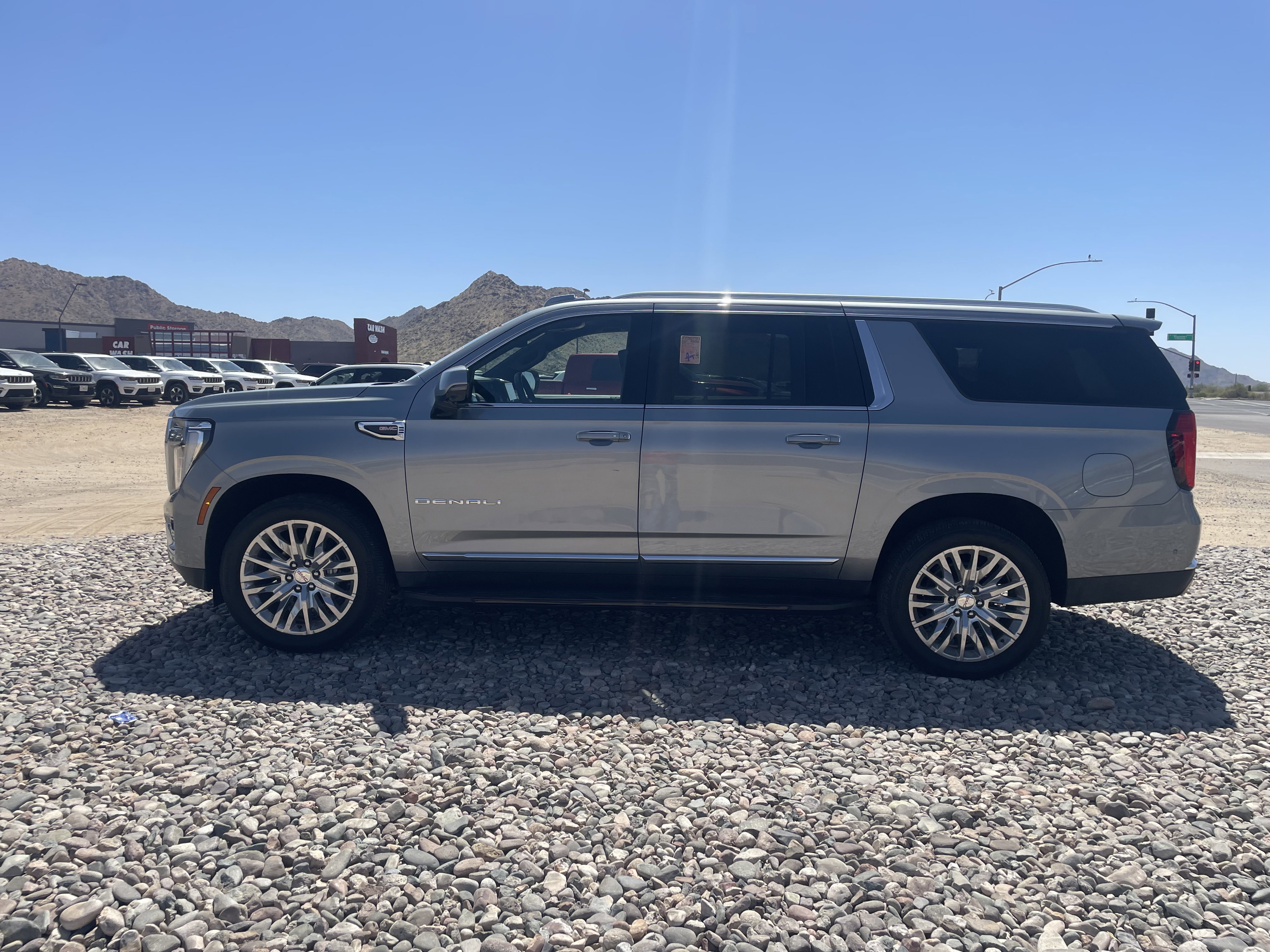 Used 2025 GMC Yukon XL Denali AWD/4WD image 2