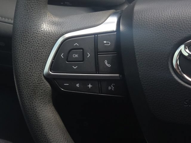 Used 2021 Toyota Highlander L FWD image 37