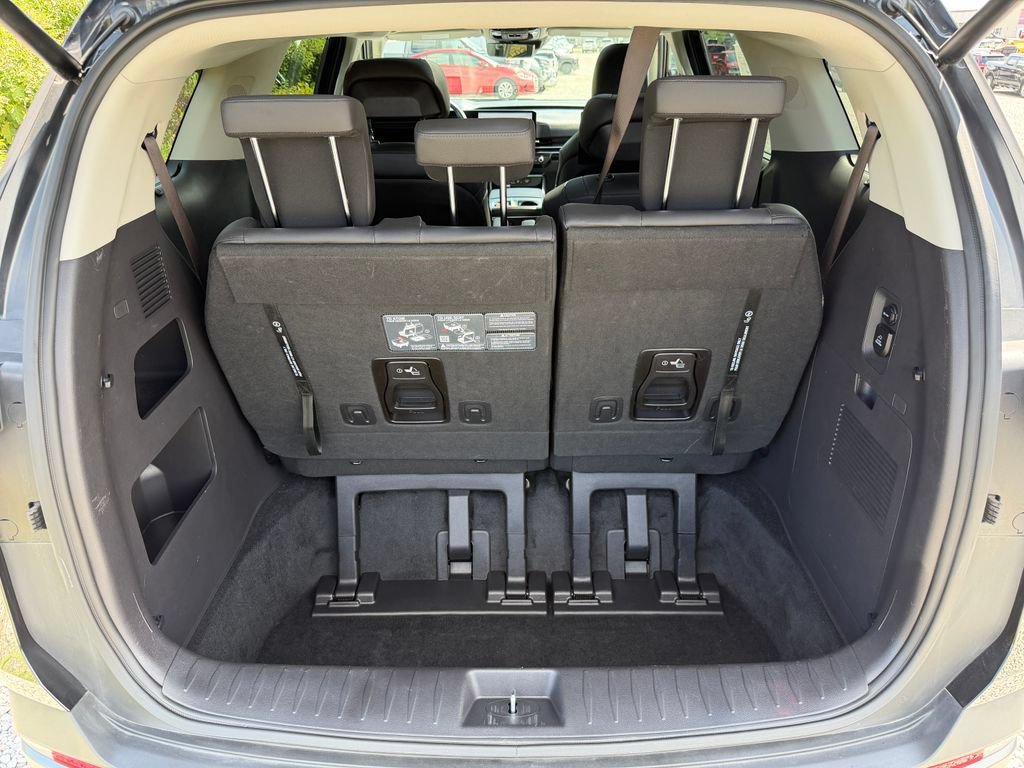 Used 2025 Kia Carnival SX Prestige FWD image 32