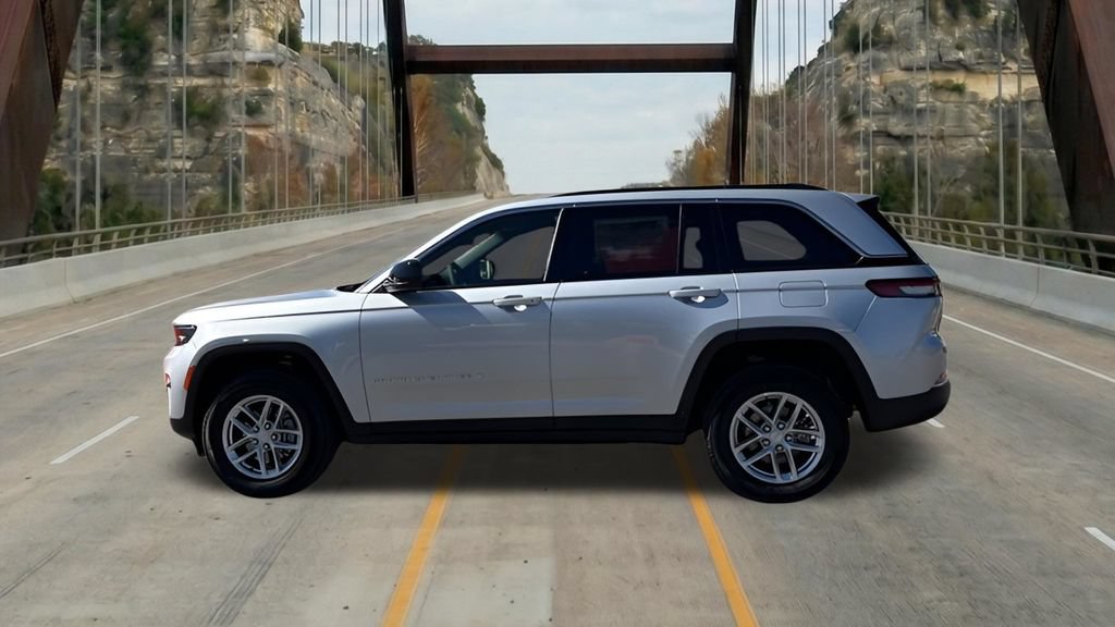 New 2026 Jeep Grand Cherokee Laredo RWD image 5