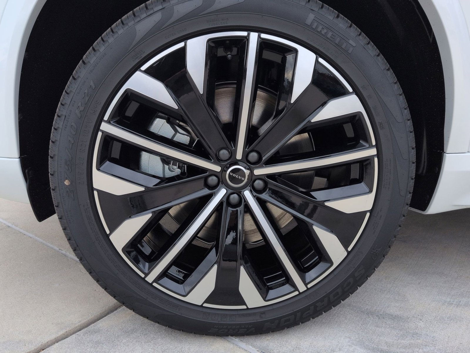 New 2026 Volvo XC90 T8 Plus w/ Protection Package Premier image 12