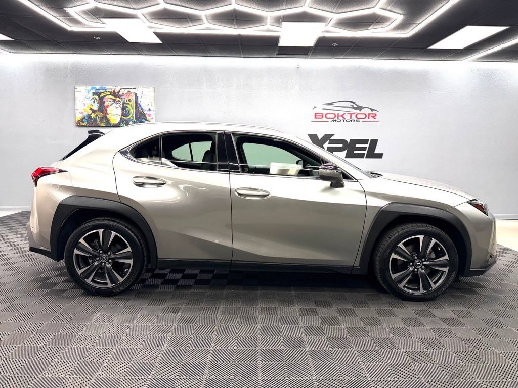 Used 2021 Lexus UX 200 w/ Accessory Package (Z1) FWD image 17