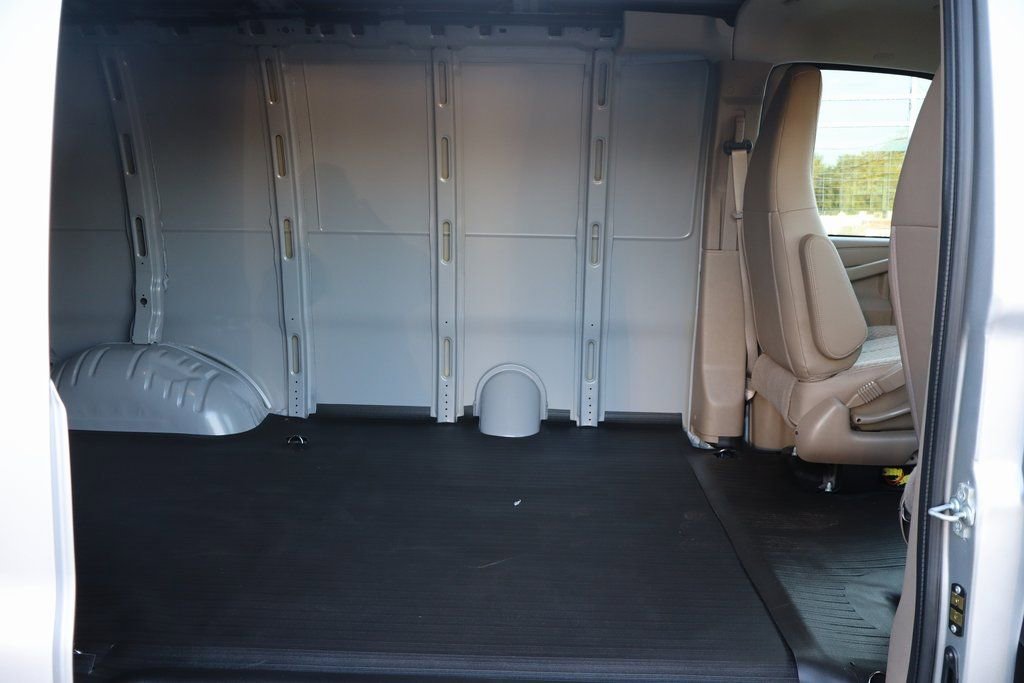 New 2025 Chevrolet Express 3500 w/ Driver Convenience Package image 25