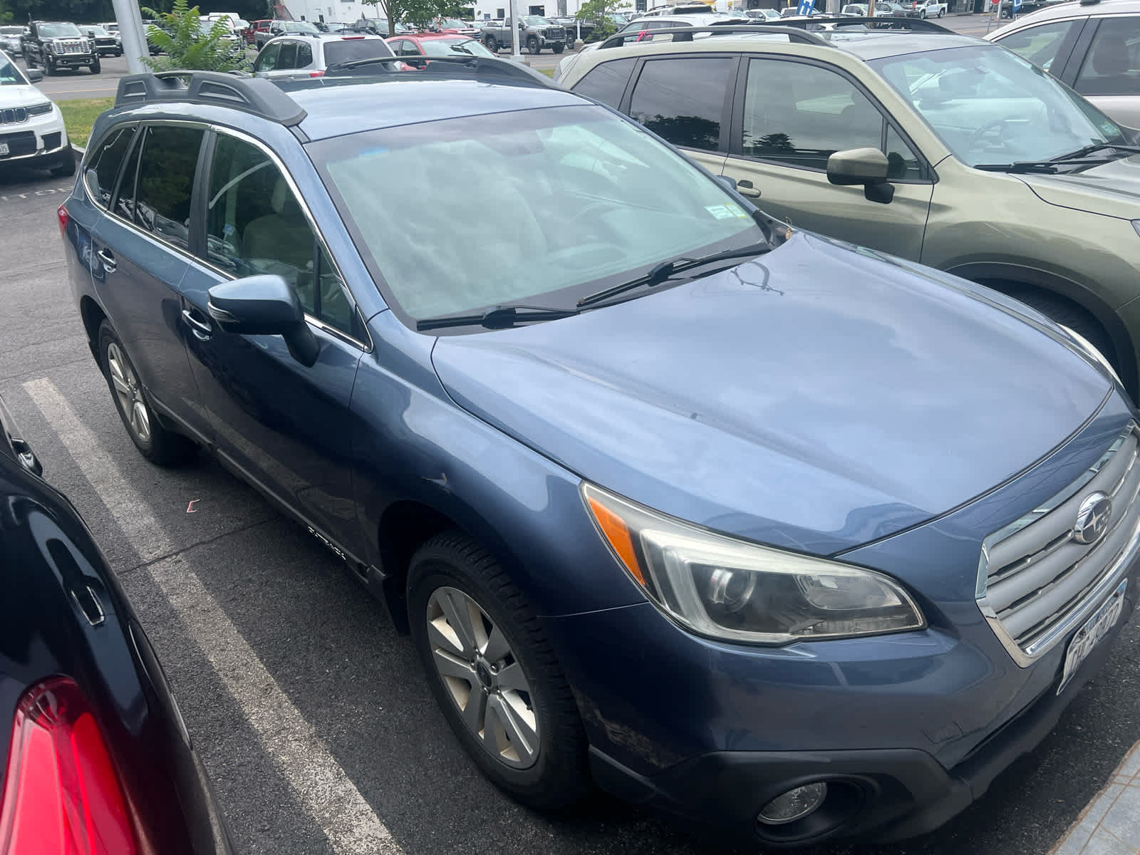Used 2016 Subaru Outback 2.5i Premium AWD/4WD image 2