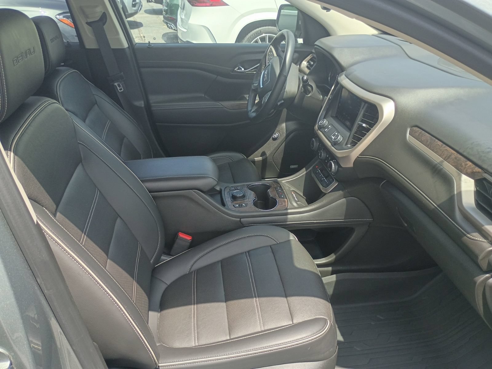 Used 2023 GMC Acadia Denali w/ Denali Ultimate Package FWD image 8