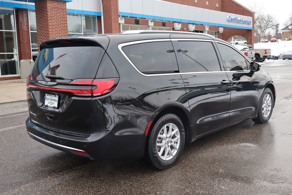 Used 2021 Chrysler Pacifica Touring-L w/ Uconnect Theater Family Group image 35