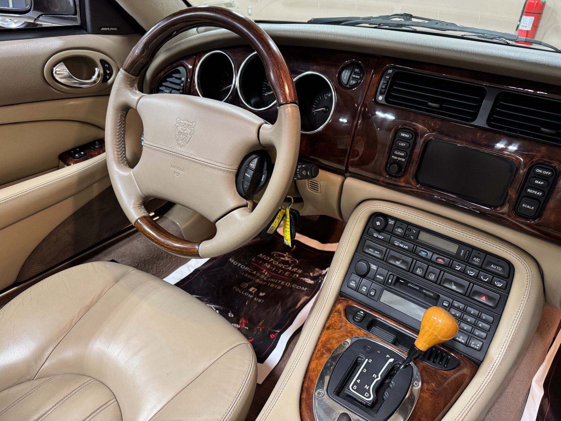 Used 2003 Jaguar XK8 Convertible image 23