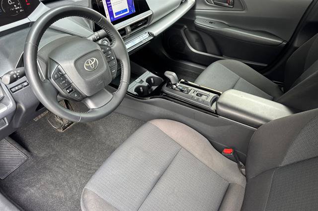 Used 2025 Toyota Prius LE FWD image 9