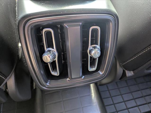 Used 2019 Volvo XC40 T5 Momentum image 21