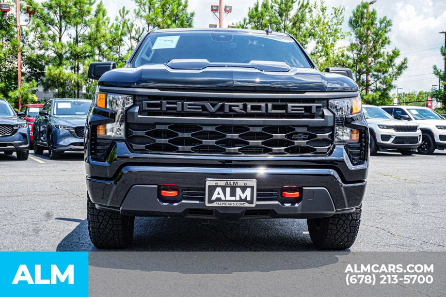 Used 2024 Chevrolet Silverado 1500 Custom Trail Boss w/ Dark Appearance Package AWD/4WD image 9