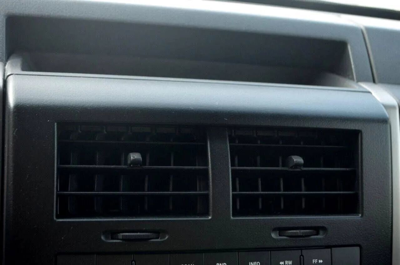 Used 2012 Jeep Liberty Sport RWD image 36