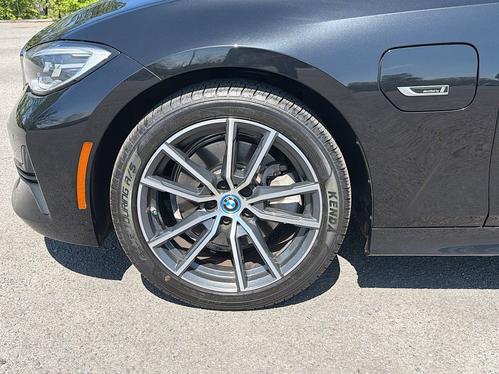 Used 2022 BMW 330e w/ Driving Assistance Package image 32