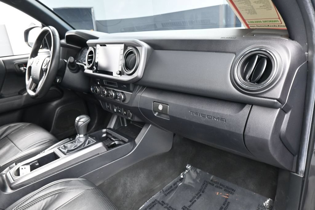 Used 2022 Toyota Tacoma TRD Off-Road AWD/4WD image 40