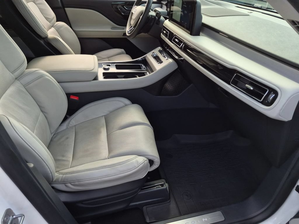 Used 2025 Lincoln Aviator Reserve w/ Luxury Package RWD image 33